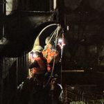 Cordistes UNICORDE en intervention sous une arche de la structure ferroviaire, Paris 17