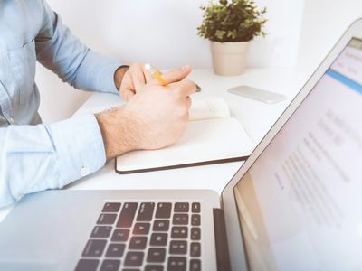 agence de webdesign, designer en reflexion