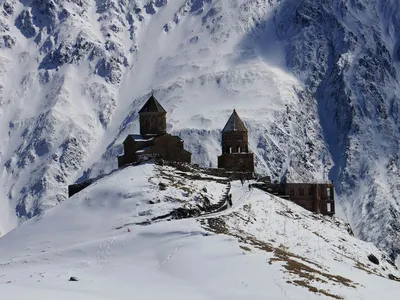 Monastere sous la neige en Georgie