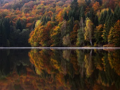 RandonnÃÂ©e au lac Parz ÃÂ  Goshavank en ArmÃÂ©nie, arbres aux feuilles jaunes et oranges