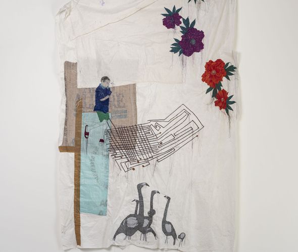ANA SILVA - Portrait de famille 3, 2021 - Tyvek, sac en plastique tissé, ruban adhésif, broderie, pigments naturels, acrylique - 248 x 142 cm