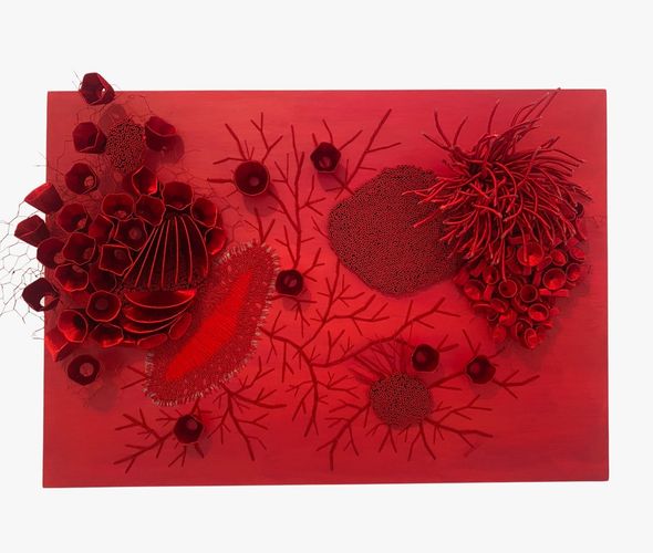 Ghizlane_Sahli_-_Et_la_Sève_fut..._010__2023_-_Broderies_et_déchets_plastiques_recouverts_de_fils_de_soie_sur_toile_-_70x100cm-removebg