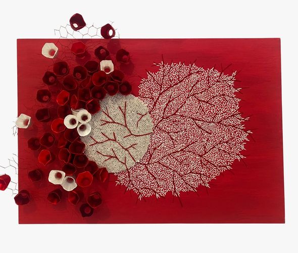 Ghizlane_Sahli_-_Et_la_Sève_fut..._011__2023_-_Broderies_et_déchets_plastiques_recouverts_de_fils_de_soie_sur_toile_-_70x100cm.jpg-removebg