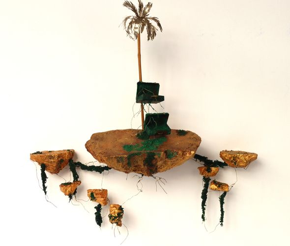 HOUDA TERJUMAN The Road Less Taken, 2025. Métal, fil de fer, éponge, carton, sciure de bois - 65x40x15 cm
