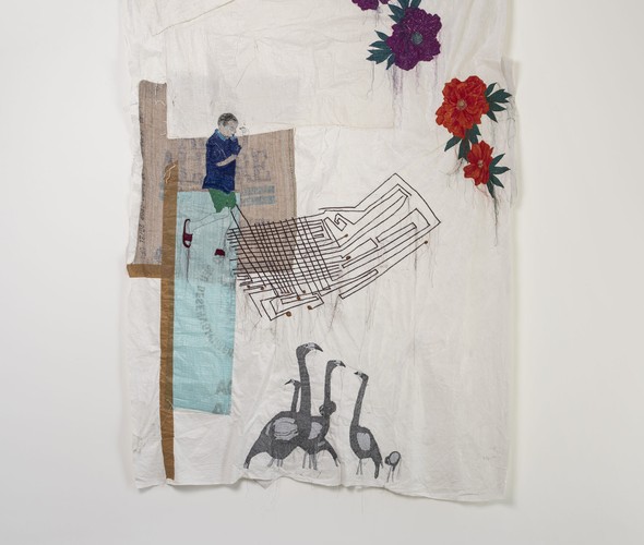 ANA SILVA - Portrait de famille 3, 2021 - Tyvek, sac en plastique tissé, ruban adhésif, broderie, pigments naturels, acrylique - 248 x 142 cm