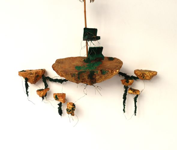 HOUDA TERJUMAN The Road Less Taken, 2025. MÃÂ©tal, fil de fer, ÃÂ©ponge, carton, sciure de bois - 65x40x15 cm