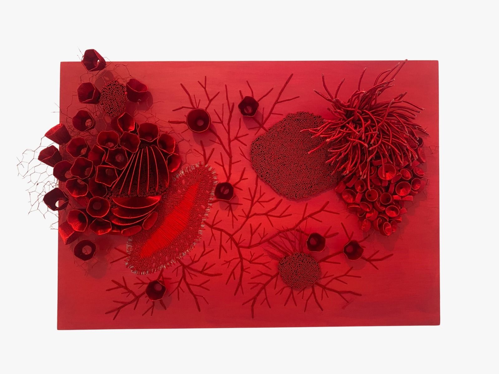 Ghizlane_Sahli_-_Et_la_SÃÂ¨ve_fut..._010__2023_-_Broderies_et_dÃÂ©chets_plastiques_recouverts_de_fils_de_soie_sur_toile_-_70x100cm-removebg