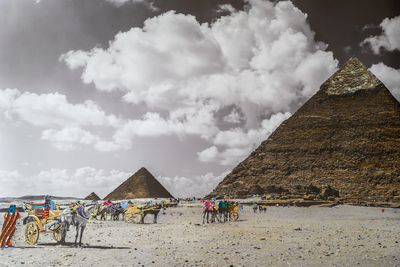 Claire Marboeuf – Pyramides