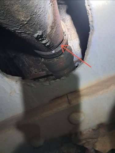 Point de fuite identifiÃÂ© sur un raccord de fonte corrodÃÂ©, Paris 17