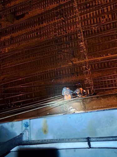Cordistes UNICORDE en intervention de nuit au-dessus des voies ferrÃÂ©es, Paris 17