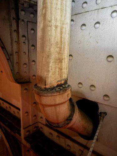 Tuyau en fonte ancien avant remplacement