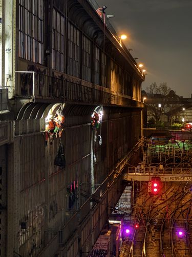 Cordistes UNICORDE en intervention de nuit sur le parking Rome-Batignolles, exploitÃÂ© par EFFIA, Paris 17