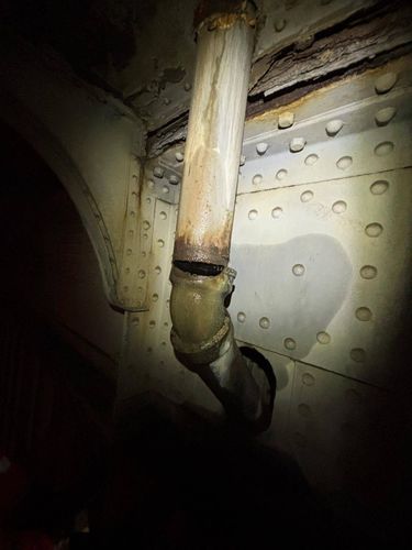 Coude en fonte DN150 corrodÃÂ© et fuyard avant remplacement, Paris 17