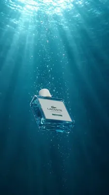 Film packshot Lacoste Original Aqua, le flacon plonge dans l’eau