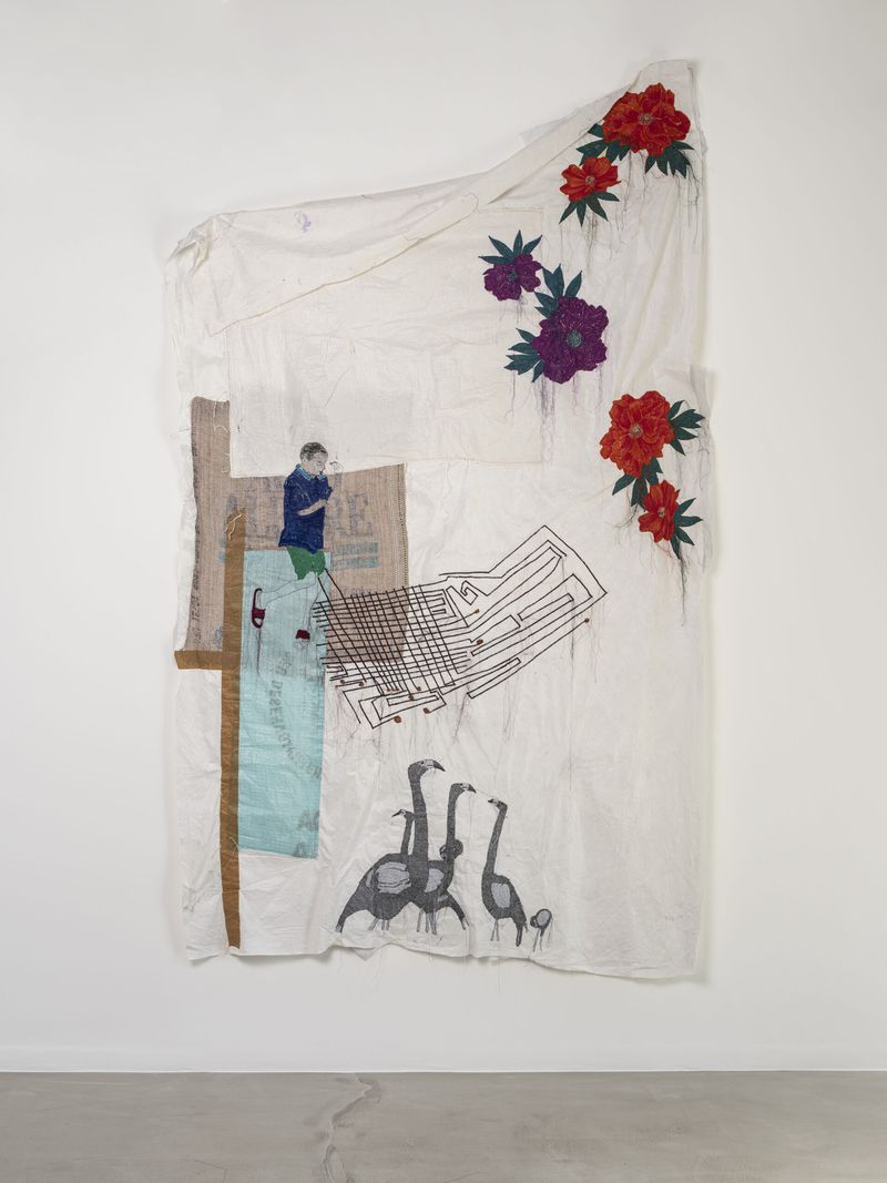 ANA SILVA - Portrait de famille 3, 2021 - Tyvek, sac en plastique tissÃÂ©, ruban adhÃÂ©sif, broderie, pigments naturels, acrylique - 248 x 142 cm